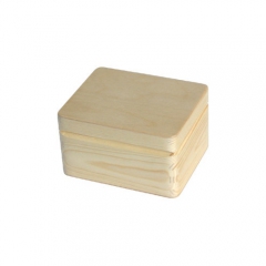 Drewniane pudełko z wiekiem małe