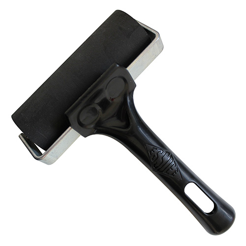 Essdee rubber roller with plastic black handle 10cm
